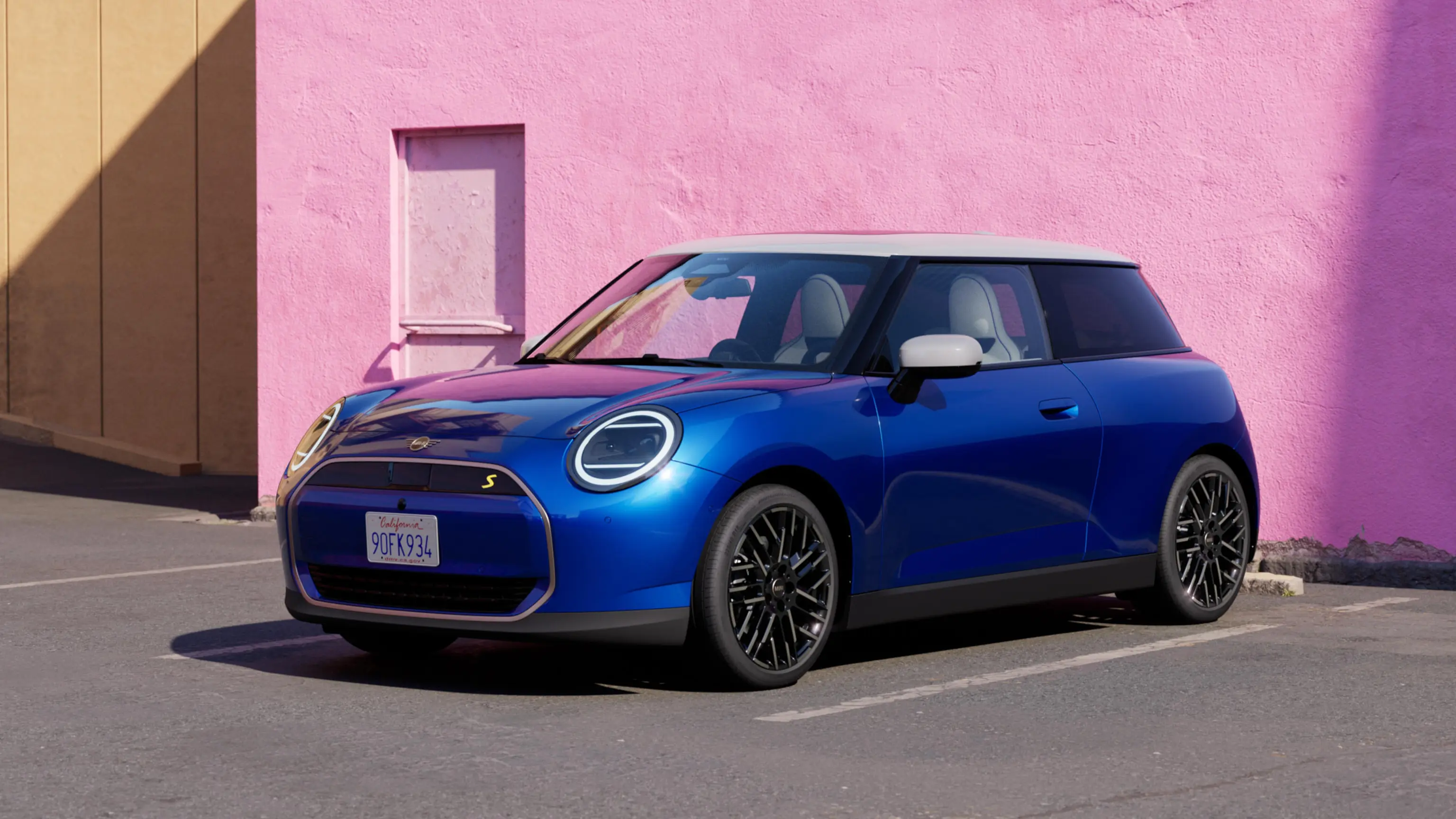 MINI All-electric Cooper - model shelf