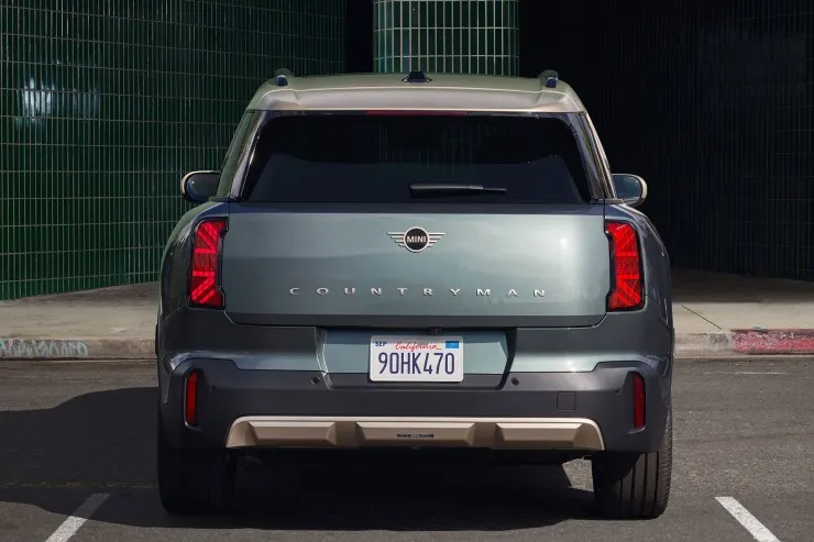 MINI all-electric - financial services - teaser
