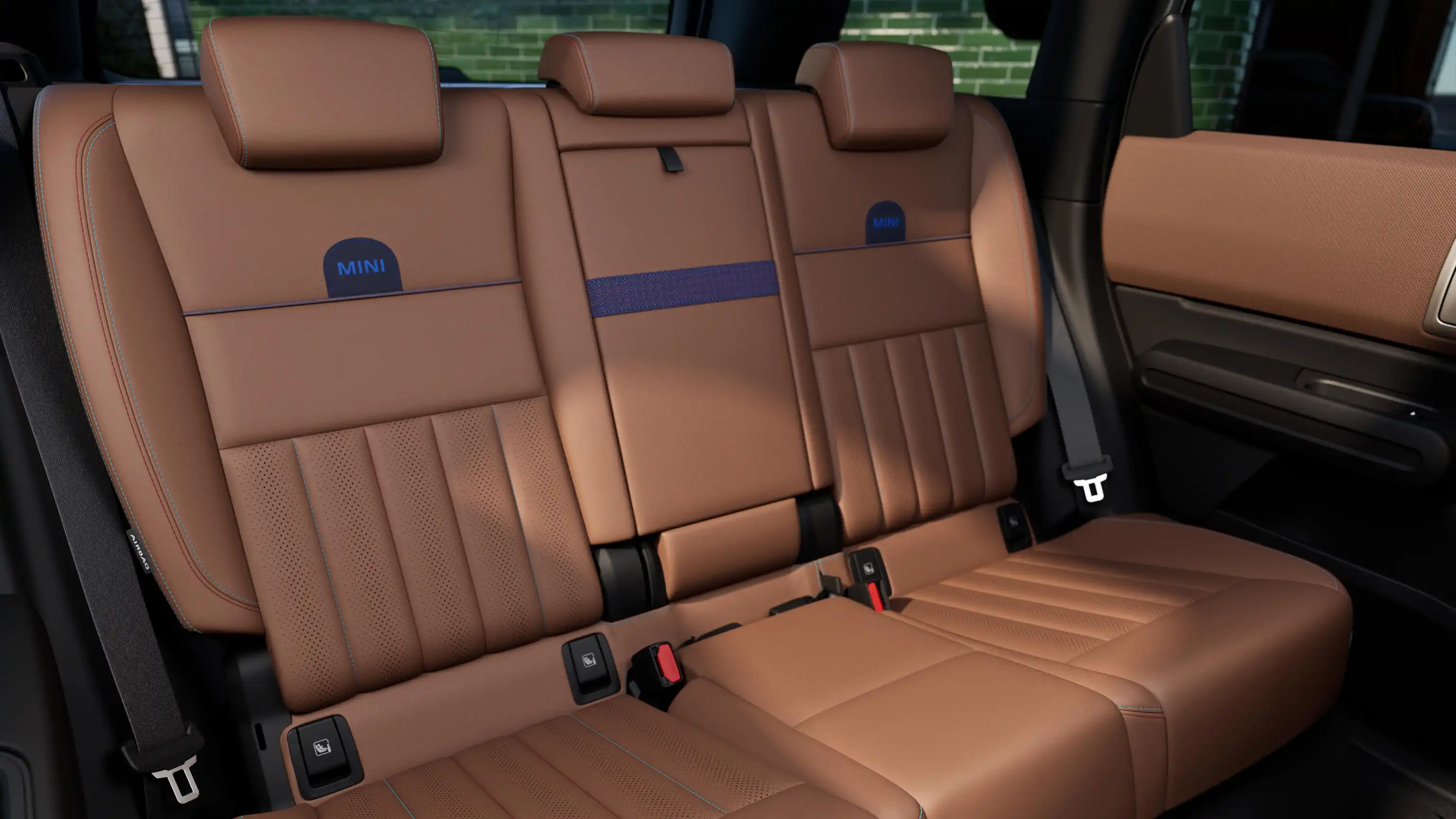 Panoramic view of the all-electric MINI Countryman Favoured Style seats in Vintage Brown Vescin from the front seats to the back seats