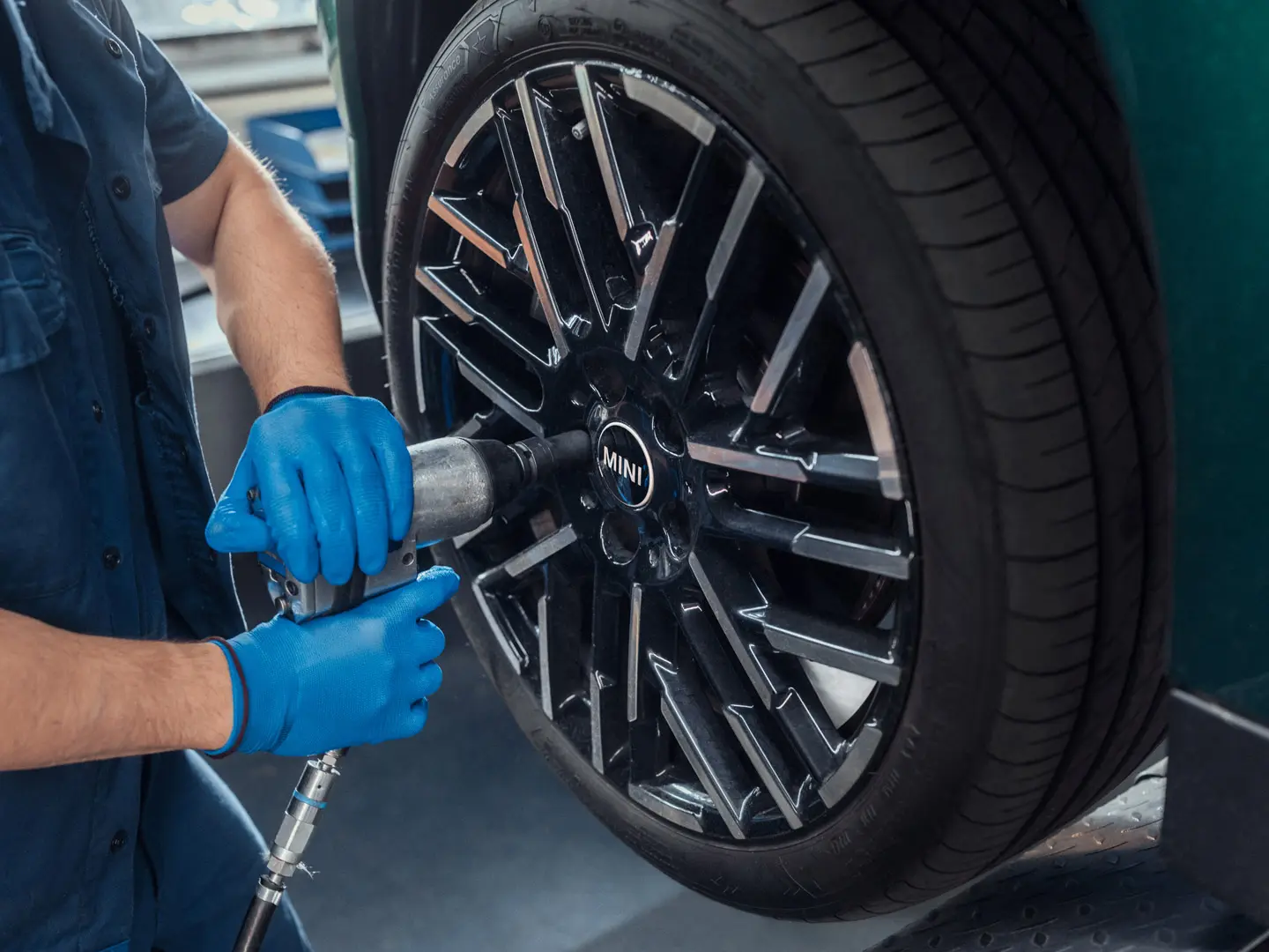 A MINI Partner service technician fits an 18" Night Flash Spoke Bicolour Light Alloy Wheel onto a MINI.