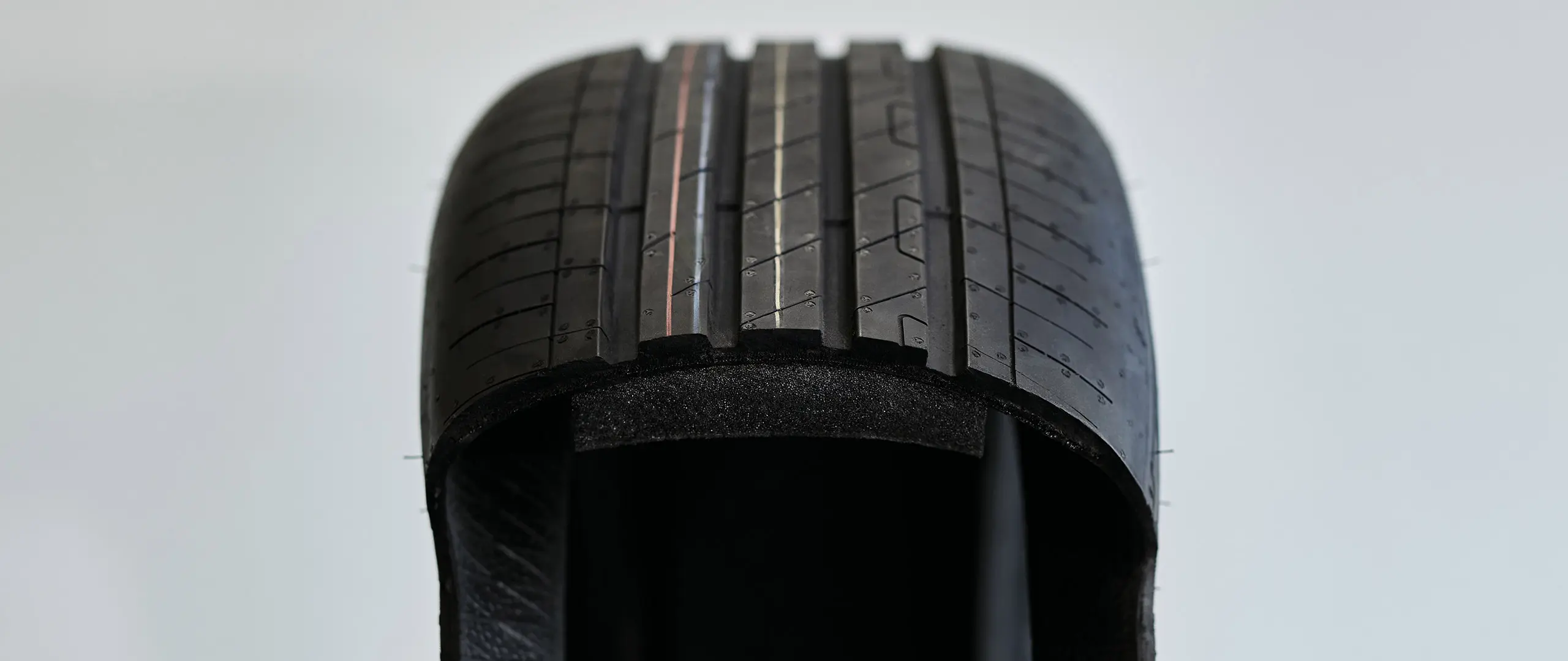 Cutaway view of a run-flat tyre showing the thickened, sturdy sidewall that supports the weight of the vehicle after a puncture.