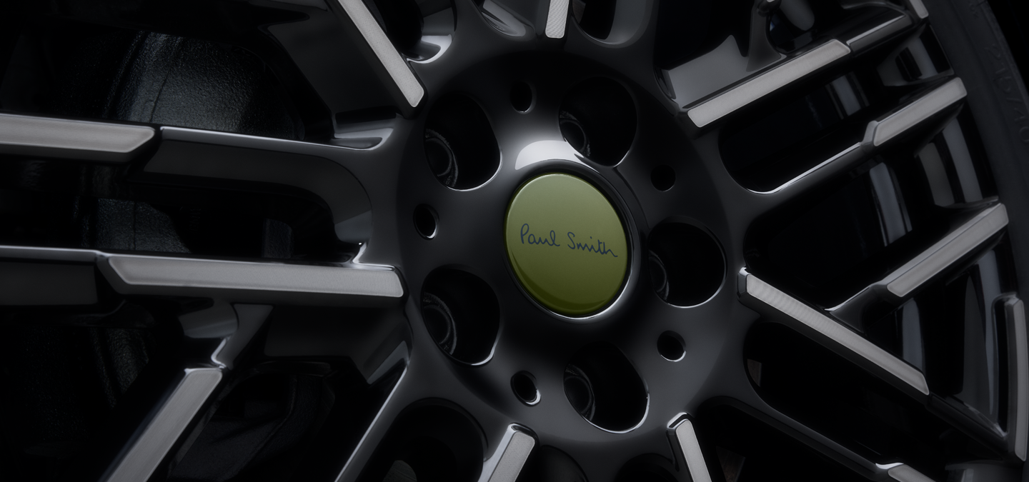 Close-up shot of the all-electric MINI Cooper Paul Smith Edition rims