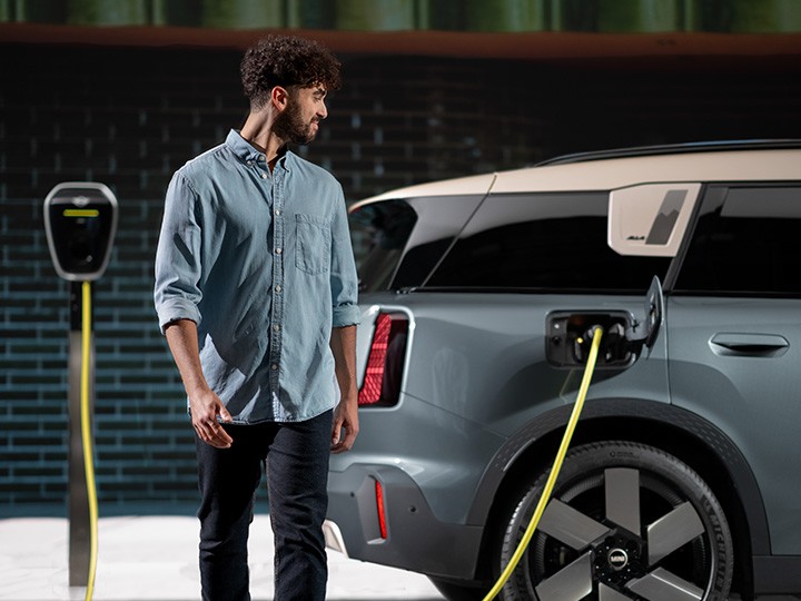 MINI Electromobility - charging teaser