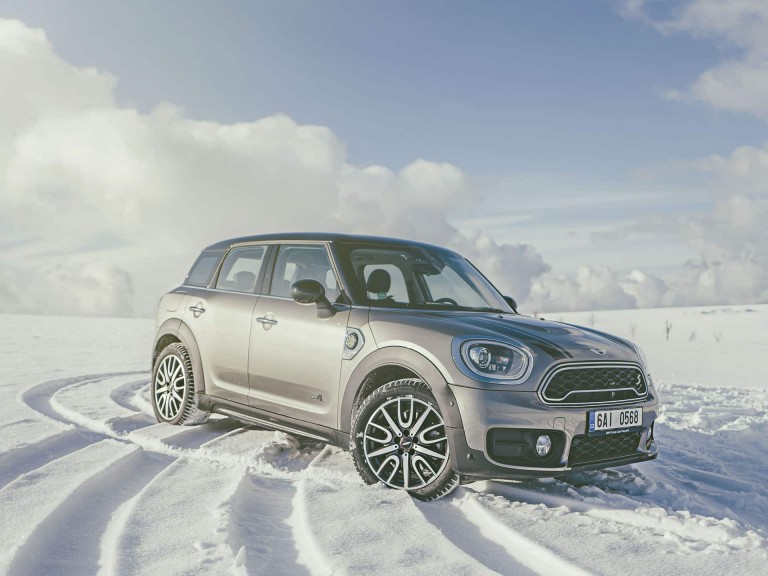 Image of MINI owners on a Winter excursion.