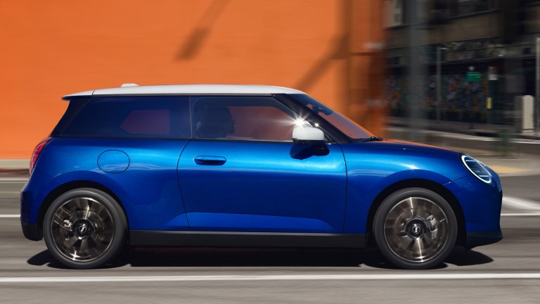 Mini all-electric - charging - aerodynamic proportions