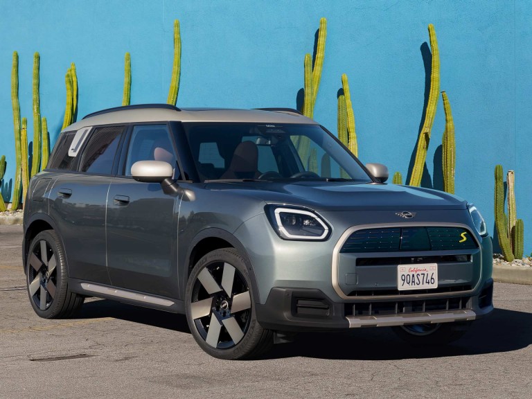 All-electric MINI Countryman - charging - workplace charging