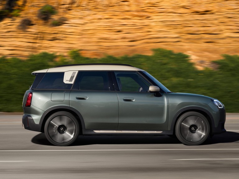 All-electric MINI Countryman - driving experience - All4