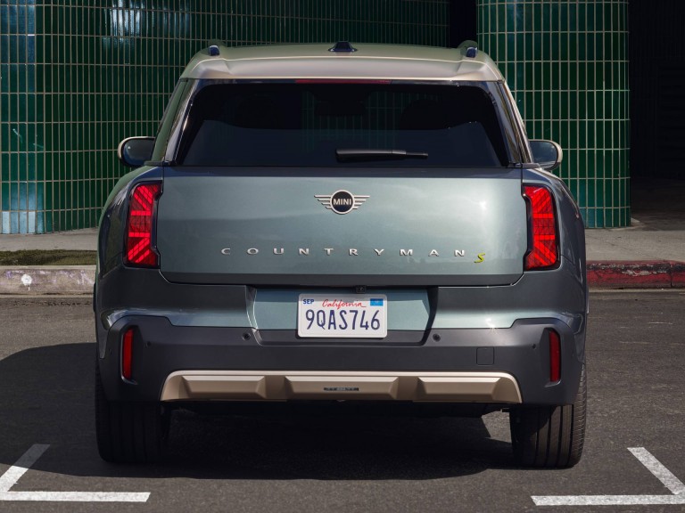 All-electric MINI Countryman - exterior - roof