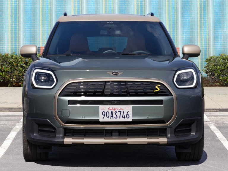 All-electric MINI Countryman - exterior - front view