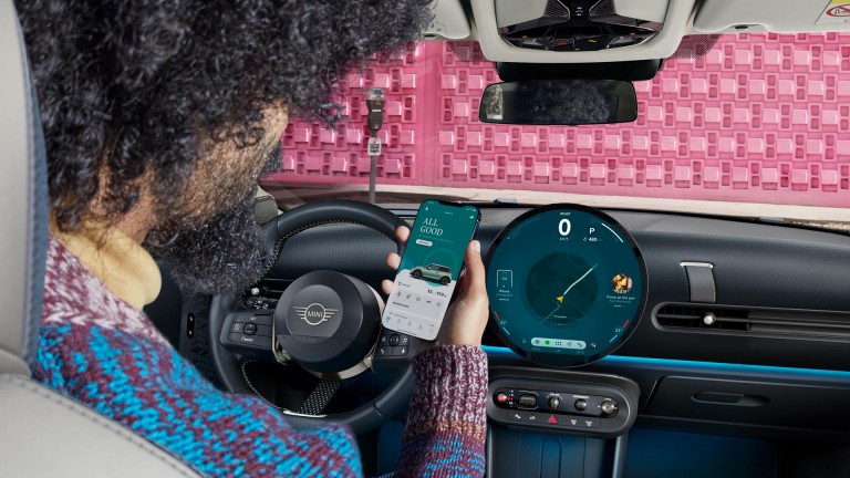 MINI Cooper 3-door - digital experience - mini app
